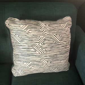 2 Geometric Patterned Throw Pillow Set Nwot ❣️Ship Alone❣️
